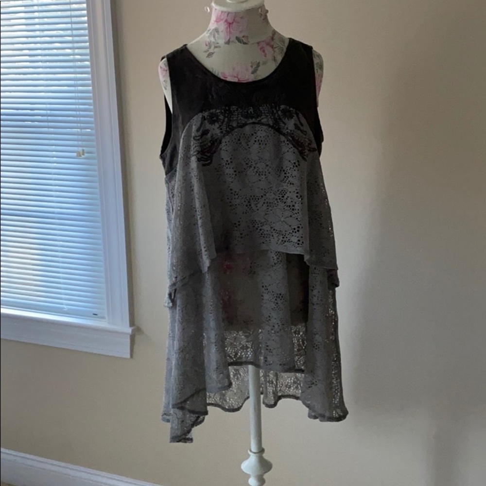 NWT Tiered top